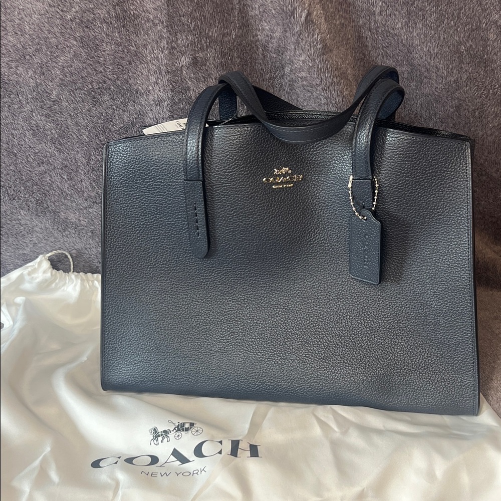 NWT Coach Leather tore with dust bag